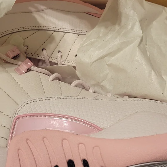 Jordan Kids Sneakers in White and Light Pink - Picture 11 of 13